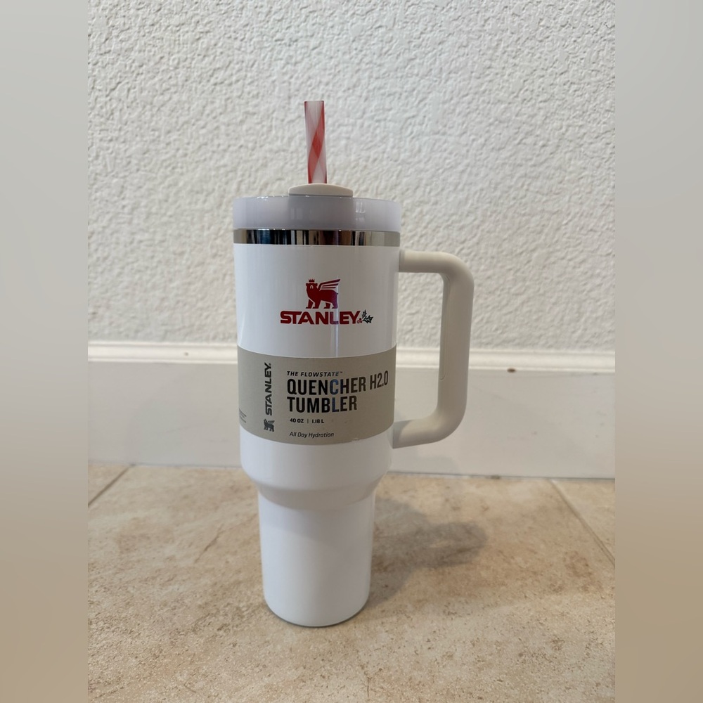 NWT Limited Edition Stanley Quencher 2.0 40oz Tumbler - Mistletoe Twist